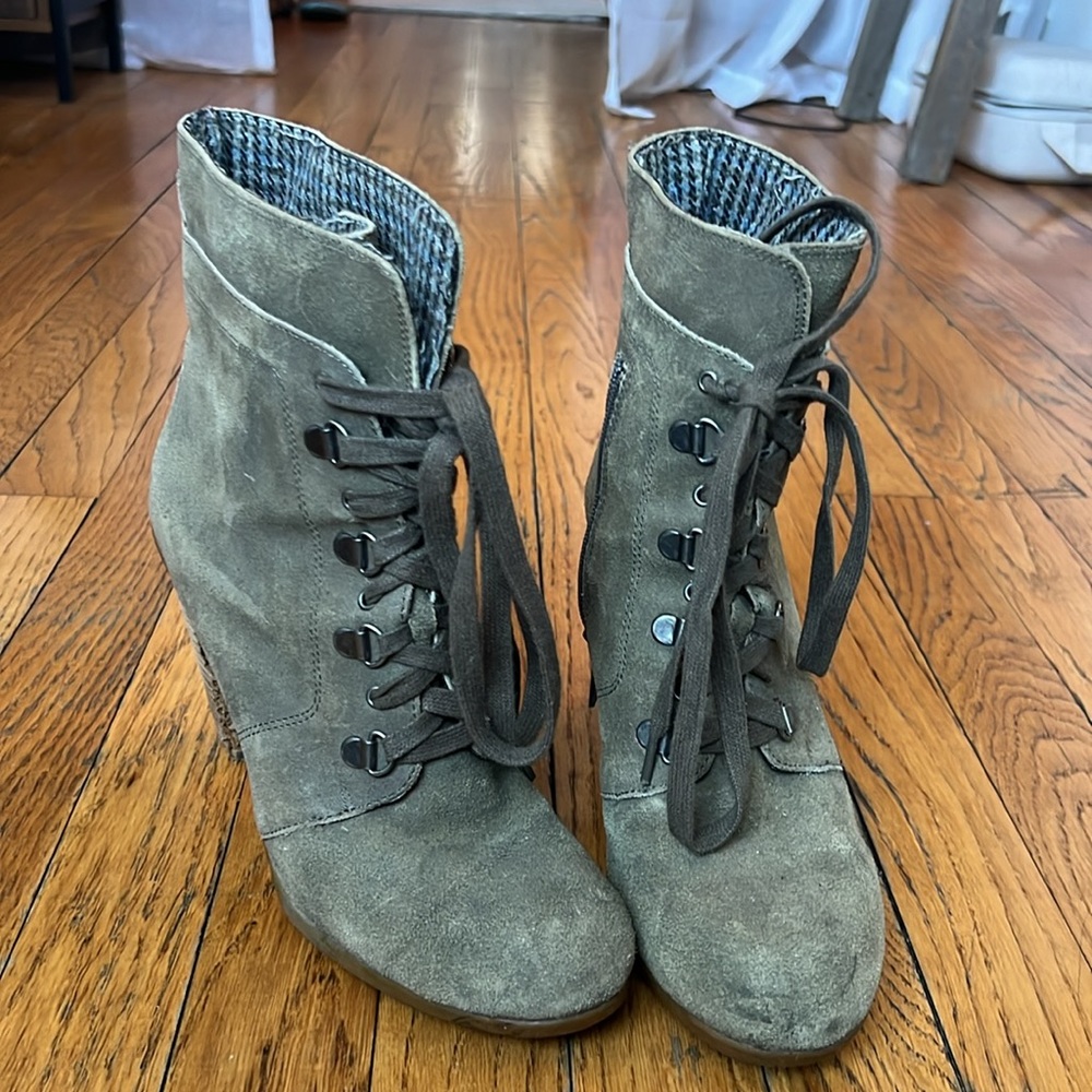 Kenneth Cole Reaction heeled lace up boots